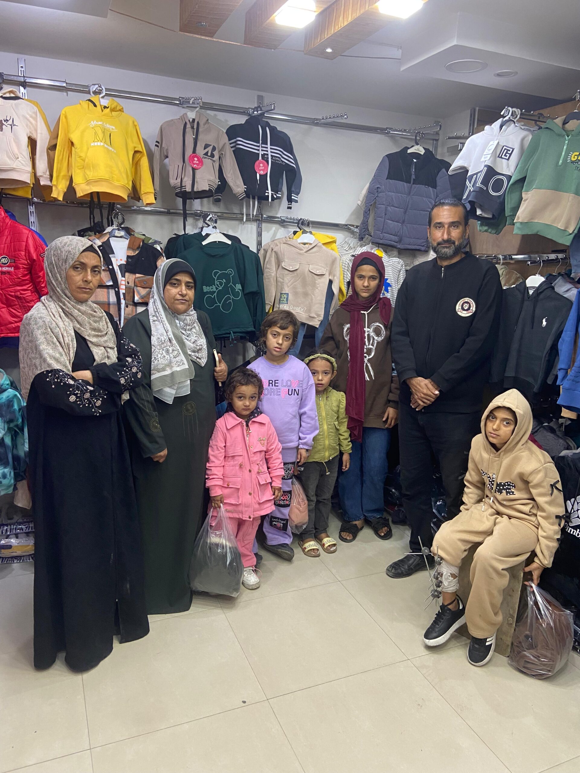 جمعية التحالف للإغاثة والتنمية تكسو خمسة من أطفال غزة الأيتام المتضررين من حرب غزة