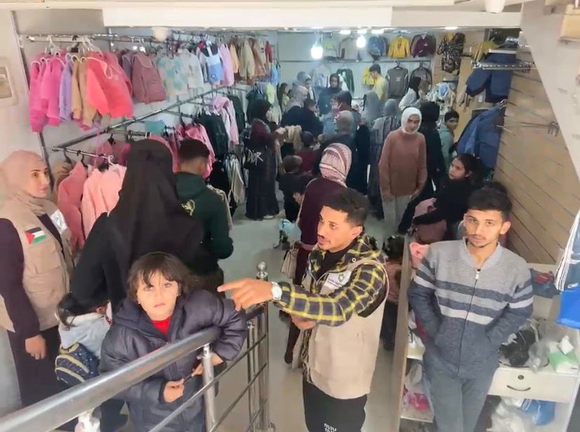 جمعية التحالف للإغاثة والتنمية تطلق المرحلة الخامسة من مشروع " كسوة الشتاء " لدعم الأسر الأشد احتياجًا في غزة 1 المرحلة الخامسة من مشروع كسوة الشتاء لدعم الأسر الأشد احتياجًا في غزة