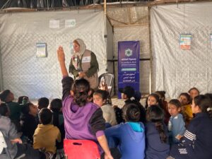 فعالية التوعية الصحية للأطفال في مخيم الوفاء 1 بقطاع غزة حول النظافة الشخصية والوقاية من الأمراض