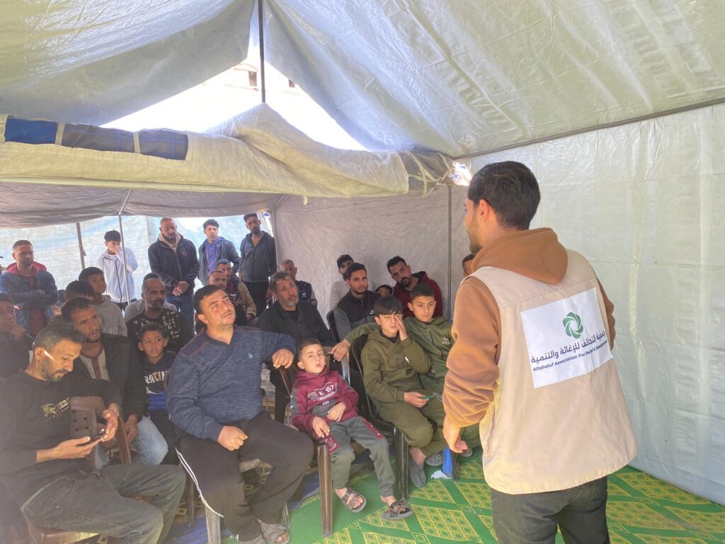 تعزيز الوعي الصحي للرجال في غزة داخل مخيم الوحدة | جلسة توعوية بدعم جمعية التحالف 3 جلسة توعية صحية للرجال داخل مخيم الوحدة في غزة تنفذها جمعية التحالف للإغاثة والتنمية