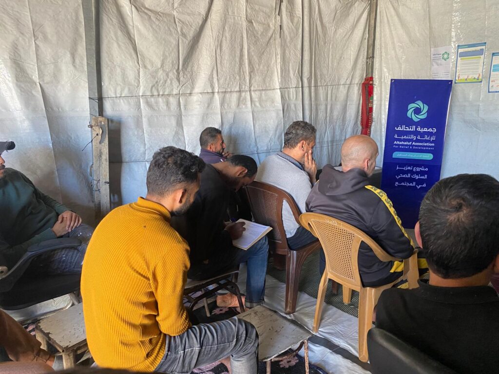 تعزيز الوعي الصحي للرجال في غزة | جلسة توعوية داخل مخيم المنطار بدعم جمعية التحالف 1 جلسة تثقيف صحي للرجال داخل مخيم المنطار تنظمها جمعية التحالف للإغاثة والتنمية